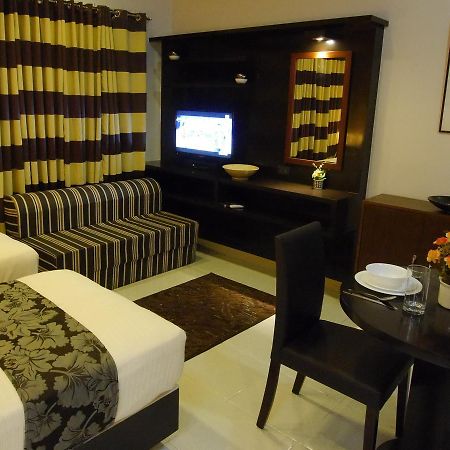 New Manila Suites Bagian luar foto